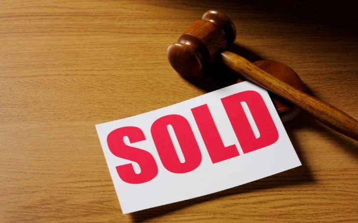 sold sign auction gavel